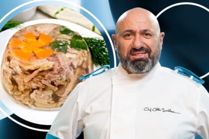 cum-face-catalin-scarlatescu-piftia-de-craciun.-reteta-lui-are-un-ingredient-secret