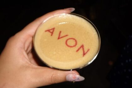 avon-intra-in-magazinele-online-farmacia-tei-si-bebe-tei-cat-mai-vand-avon-si-oriflame-in-romania-–-economica.net