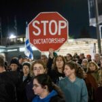 proteste-la-tel-aviv:-multimea-cere-ca-netanyahu-sa-nu-fie-gratiat-in-dosarele-de-coruptie