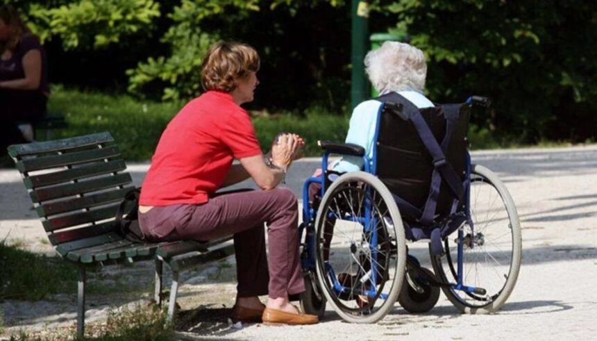 badantele,-menajerele-si-bonele-din-italia-vor-primi-mai-multi-bani,-de-la-1-ianuarie-2026.-angajatorii-sunt-obligati-sa-le-mareasca-salariile