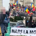 instigatorul-de-la-alba-iulia-a-recidivat-a-arborat-un-mesaj-peste-raul-dambovita,-in-fata-curtii-de-apel.-putin-a-lipsit-ca-fanii-lui-georgescu-sa-se-arunce-in-apa,-enervati-de-mesaj