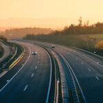 un-angajat-it-a-fost-dat-afara-dupa-ce-s-a-mutat-la-sase-ore-distanta-de-locul-de-munca.-ce-despagubiri-uriase-a-solicitat-nedreptatitul