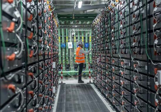 romanii-de-la-prime-si-monsson-pun-o-instalatie-speciala-de-stocare-a-energiei-la-un-parc-eolian-din-dobrogea,-detinut-de-o-romanca-celebra-–-economica.net