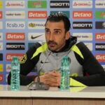 reactia-lui-charalambous-dupa-ce-a-fost-doar-pe-locul-6-la-antrenorul-anului-in-superlativele-gsp-ofiterul-de-presa-de-la-fcsb-a-intervenit