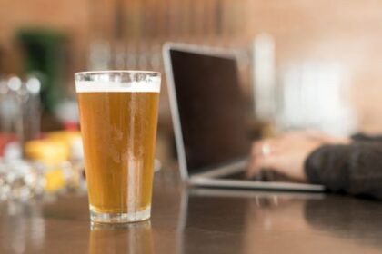 piata-berii-se-va-contracta-cu-2-5%-in-2025,-ajungand-la-un-minim-istoric-(estimari)-–-economica.net