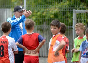 antreneaza-de-zeci-de-ani-la-juniori-si-face-un-tablou-sumbru-pentru-fotbalul-romanesc:-nu-l-mai-copiati-pe-guardiola!-noi-avem-stilul-nostru!