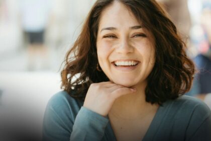 (p)-7-moduri-in-care-zambetul-iti-schimba-corpul:-nutritie,-oase,-psihologie-si-performanta