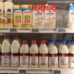 semnal-de-alarma-pe-piata-laptelui-procesatorii-au-cumparat-mai-putin-lapte-de-la-fermele-romanesti-printre-putinele-exceptii-sunt-simultan-si-monor,-procesatori-autohtoni-–-economica.net