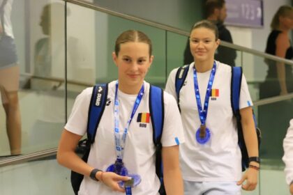 campionii-romanii-au-iesit-la-colindat