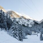 anm-avertizeaza-ca-exista-un-risc-moderat-de-avalanse-in-carpatii-meridionali-la-peste-1800-de-metri-in-perioada-25-–-27-decembrie-–-economica.net