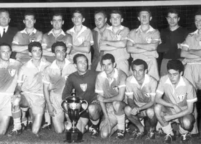 sapca-pe-cupa-o-incursiune-altfel-printr-o-parte-din-istoria-echipei-de-fotbal-universitatea-cluj