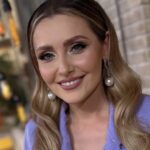 alina-sorescu-si-cizmele-lui-aladin:-cand-moda-pleca-in-turneu-si-se-mai-oprea-la-un-magar