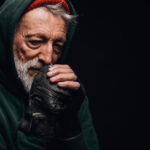 au-invitat-un-barbat-in-casa-lor-de-craciun-si-a-ramas-in-familia-lor-timp-de-45-de-ani