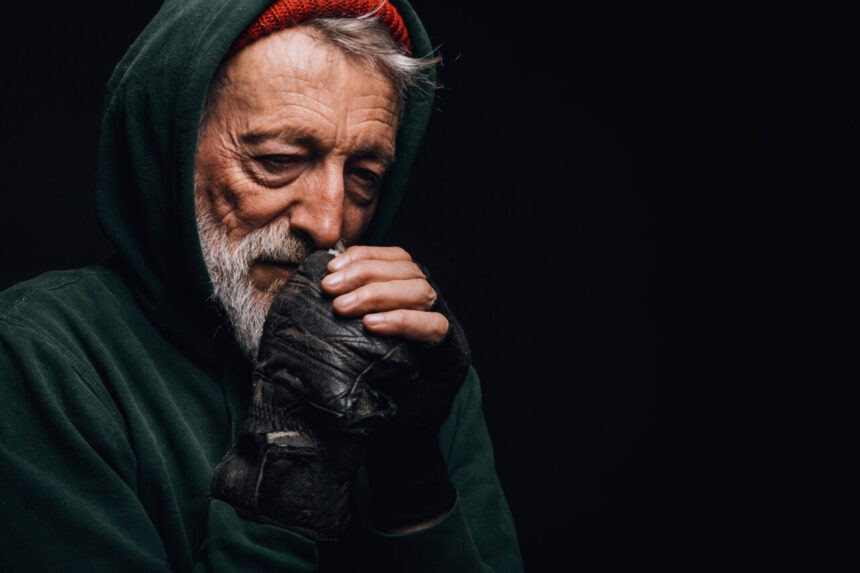 au-invitat-un-barbat-in-casa-lor-de-craciun-si-a-ramas-in-familia-lor-timp-de-45-de-ani