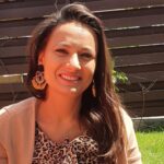 teodora-ghenciu-a-pus-un-mesaj-pentru-colindatori,-pe-usa-apartamentului.-cand-l-au-citit,-au-facut-stanga-mprejur!