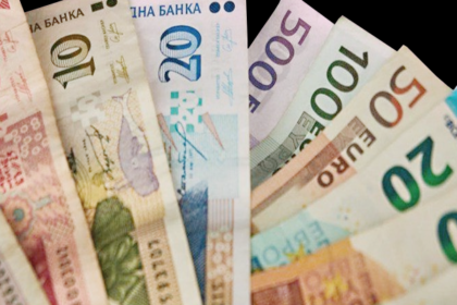 trecerea-le-euro-a-bulgariei-produce-noi-pierderi:-bulgarii-stau-la-cozi-sa-schimbe-leva-in-euro-la-cursuri-valutare-dezavantajoase-de-ce-se-ingramadesc-la-casele-de-schimb,-desi-dupa-1-ianuarie-cursul-e-mai-bun?-–-economica.net