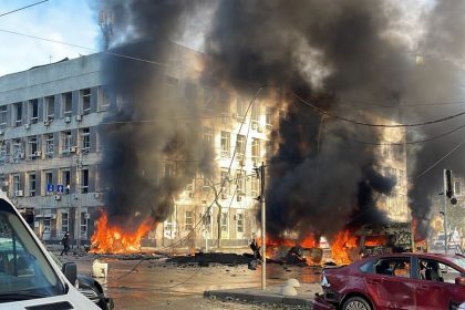 rusia-a-atacat-kievul-si-mai-multe-regiuni-din-ucraina-cu-rachete-si-drone,-inainte-de-intalnirea-dintre-zelenski-si-trump-–-economica.net