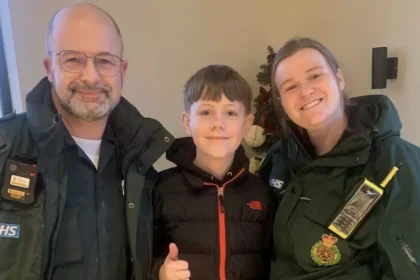 un-baietel-de-12-ani-a-devenit-erou,-dupa-gestul-facut-cand-mama-sa-a-lesinat-la-volan.-a-salvat-vietile-noastre-si-ale-altora