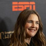 cum-arata-drew-barrymore-la-50-de-ani.-actrita-a-postat-imagini-cu-ea-nemachiata-pe-retelele-sociale