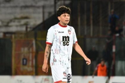 fotbalist-de-doar-18-ani,-injunghiat-in-plina-strada-de-craciun!-a-fost-tinta-unei-razbunari-si-acum-se-zbate-pentru-viata-sa-pe-un-pat-de-spital