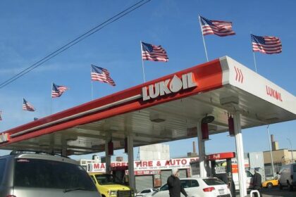 proprietarii-de-benzinarii-lukoil-din-sua-sunt-afectati-de-incertitudine-din-cauza-sanctiunilor-impuse-rusiei-–-economica.net