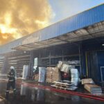 update:-incendiu-de-proportii-in-sectorul-6:-degajari-mari-de-fum