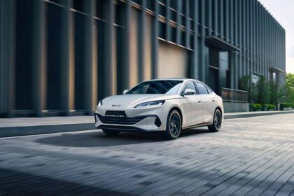 byd-va-detrona-tesla-din-pozitia-de-cel-mai-mare-producator-de-automobile-electrice-in-2025-–-economica.net