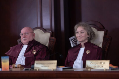 cei-4-judecatori-ccr-care-nu-au-venit-la-sedinta-pe-pensiile-magistratilor-o-ataca-pe-presedinta-ccr,-simina-tanasescu:-„conducerea-ccr-refuza-sa-aplice-legea”