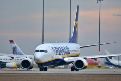 panica-la-bordul-unui-avion-ryanair!-pasagerii-au-spus-ca-au-vazut-un-avion-de-vanatoare