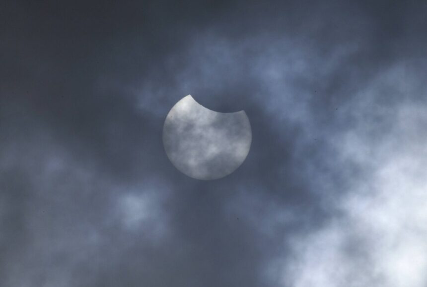 ce-evenimente-astronomice-nu-trebuie-ratate,-in-2026.-sunt-de-vazut-eclipse,-superluni-si-ploi-de-meteoriti