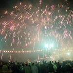 mitingul-mileniului-acum-25-de-ani!-cancan.ro-va-aminteste-cum-am-intrat-in-anul-2000-cu-sampanie,-petarde-si-ger-in-oase