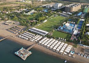 granzii-din-superliga,-despartiti-de-20-km-fcsb-e-intr-un-complex-de-top,-dinamo-si-rapid-pe-malul-apei,-iar-craiova-e-pe-urmele-lui-obama-si-putin