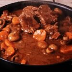 reteta-de-tocana-razeseasca-mostenita-de-radu-anton-roman.-ingredientele-de-care-ai-nevoie