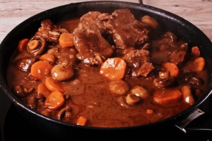 reteta-de-tocana-razeseasca-mostenita-de-radu-anton-roman.-ingredientele-de-care-ai-nevoie