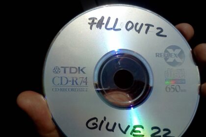 tara-arde,-cd-ul-se-scrie:-cum-vana-statul-piratii-de-jocuri-in-2004-(si-cum-romanul-tot-s-a-descurcat)