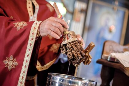 rugaciune-puternica-de-boboteaza.-indeplineste-cele-mai-profunde-dorinte-daca-o-rostim