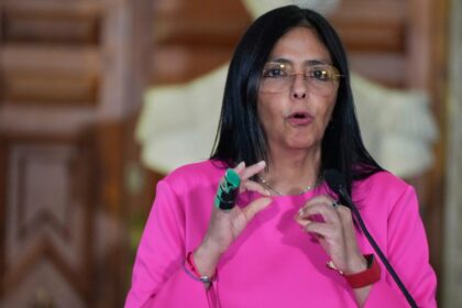 trump-anunta-primul-acord-cu-delcy-rodriguez:-venezuela-da-americii-50-de-milioane-de-barili-de-petrol.-liderul-interimar-de-la-caracas-decreteaza-7-zile-de-doliu-national