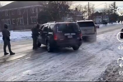 un-agent-imigrari-a-impuscat-mortal-o-femeie-in-minneapolis,-primarul-contesta-autoapararea