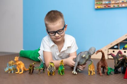 de-ce-sunt-atrasi-copiii-de-dinozauri.-care-este-adevaratul-motiv