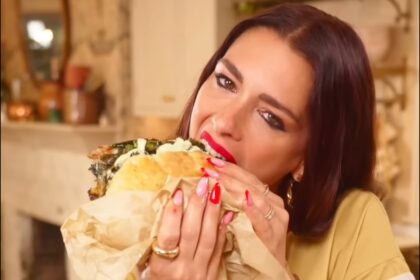 paniniul-de-la-roma-sandwichul-lui-spartacus,-mancare-serioasa-pentru-revolutii-serioase-detto-dalla-pasta-queen,-cu-mult-amore