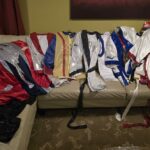 alb-si-negru-/-acestea-au-fost-culorile-primului-echipament-folosit-de-lucian-bute-la-profesionism:-„in-aceste-culori-am-debutat”