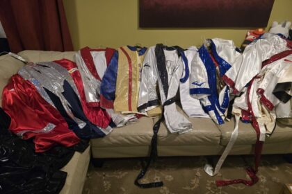 alb-si-negru-/-acestea-au-fost-culorile-primului-echipament-folosit-de-lucian-bute-la-profesionism:-„in-aceste-culori-am-debutat”