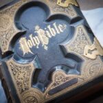 vanzari-–-record-la-biblii-in-regatul-unit-in-2025-/-librar:-inainte,-rebeliunea-era-sa-fii-ateu,-acum,-rebeliunea-e-sa-crezi