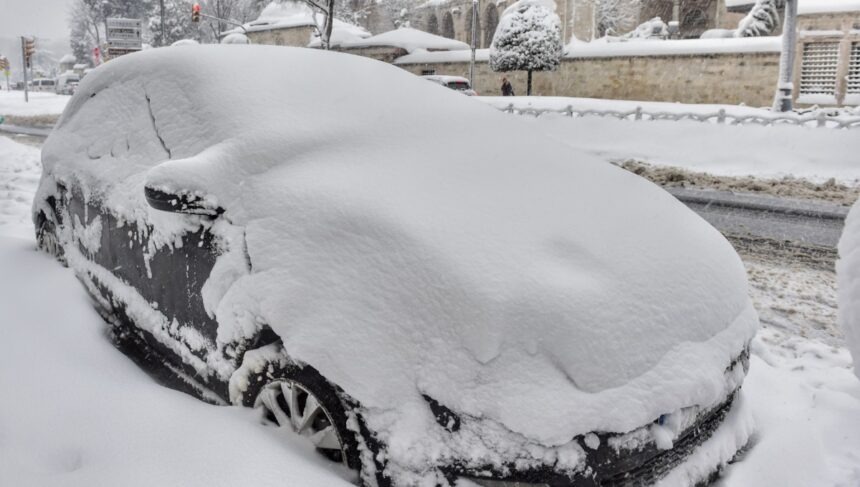 ce-este-obligatoriu-sa-ai-in-masina-cand-ninge.-putini-soferi-stiu