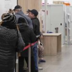 zeci-de-mii-de-romani-au-fost-luati-prin-surprindere:-dupa-plata-taxelor,-au-descoperit-ca-mai-figureaza-cu-datorii-la-stat-–-reporteris