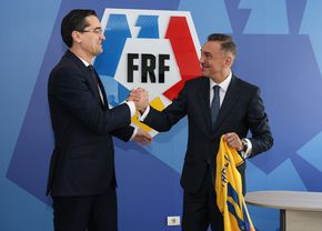 ilie-dumitrescu-a-semnat-si-a-fost-prezentat-oficial:-sunt-onorat-sa-vin-aici