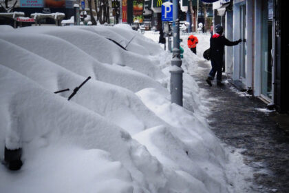 bucurestiul-impartit-in-doua.-dezapezim-masinile-si-blocam-orasul,-sau-le-lasam-sub-omat-si-blocam-parcarile?!