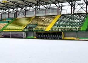 fc-arges-a-pozat-gazonul-din-mioveni,-dupa-ce-fcsb-a-amenintat-ca-nu-se-prezinta:-se-accepta-doar-crampoane