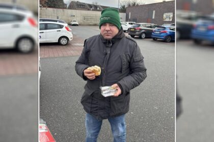 barbatul-care-a-ajuns-sa-traiasca-pe-strazi-dupa-ce-a-fost-inselat-la-locul-de-munca.-gruia-andrei-doarme-acum-intr-o-biserica