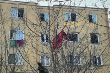 update:-o-explozie-s-a-produs-intr-un-bloc-din-alba-iulia-doua-persoane,-un-barbat-si-o-femeie,-au-fost-ranite-22-de-locatari-au-fost-evacuati-(video)-–-economica.net